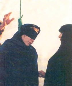 iran-woman-hanging