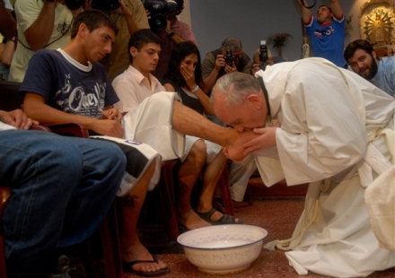 Cardinal Bergoglio surprised many in 2001 when he washed and kissed the feet of 12 AIDS-related patients at Muñiz Hospital in Buenos Aires, saying “society forgets the sick and the poor”.