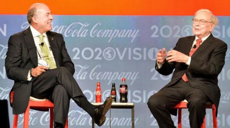 Muhtar Kent (left), chairman and chief executive officer of Coca-Cola Co., and Warren Buffett, Berkshire Hathaway Inc.