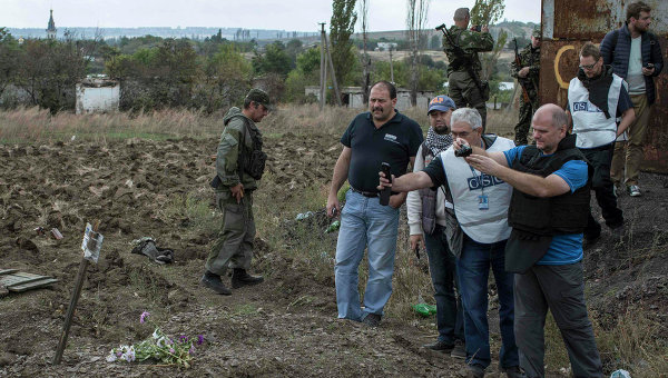 OSCE observers at a mass burial site in the village of Nizhnaya Krynka.
