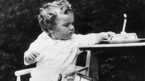 On March 1, 1932, Lindbergh’s 20-month-old son, Charles Lindbergh, Jr., was mysteriously kidnapped from his home in New Jersey.
